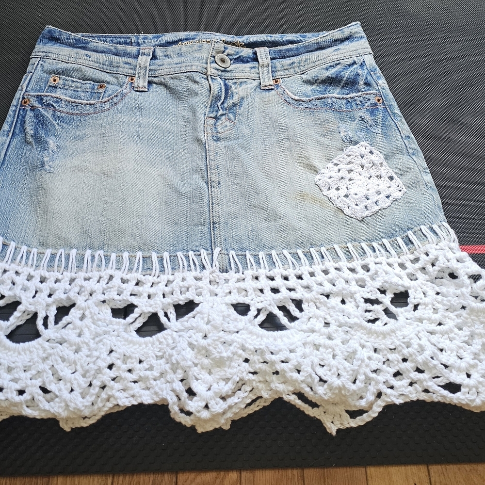 American Eagle Outfitters Blue Denim Skirt with White Crochet Hem - Picture 2 of 8